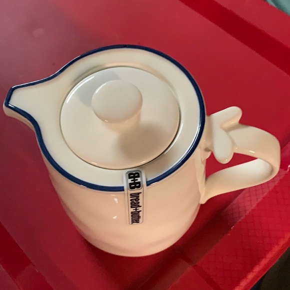 Bread + butter fish shaped teapot NWT - Picture 3 of 3